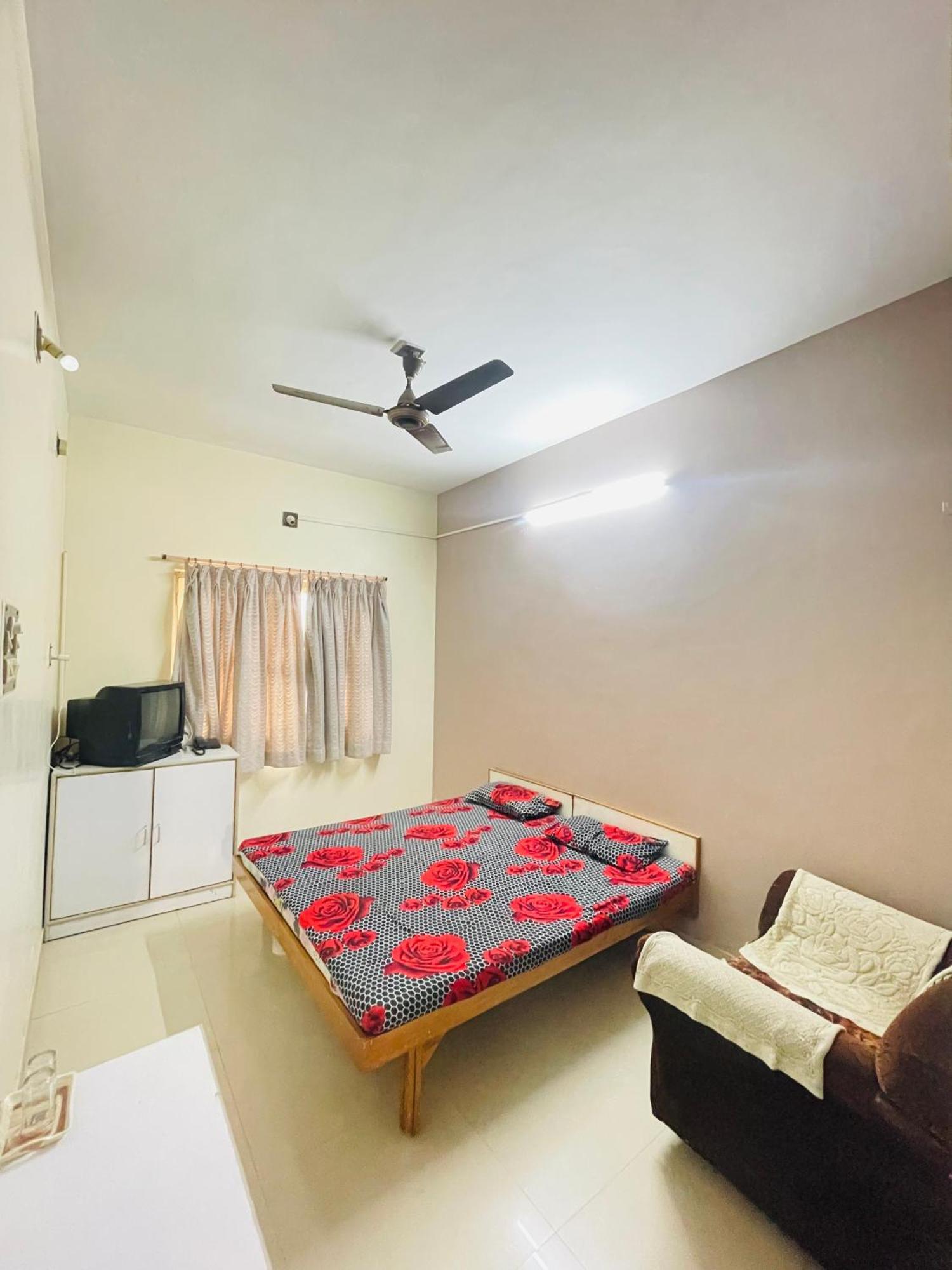 Hotel Rajdhani And Guest House Gujarat - Best Family Hotel In Halol Near Pavagadh And Halol Gidc Quarto foto